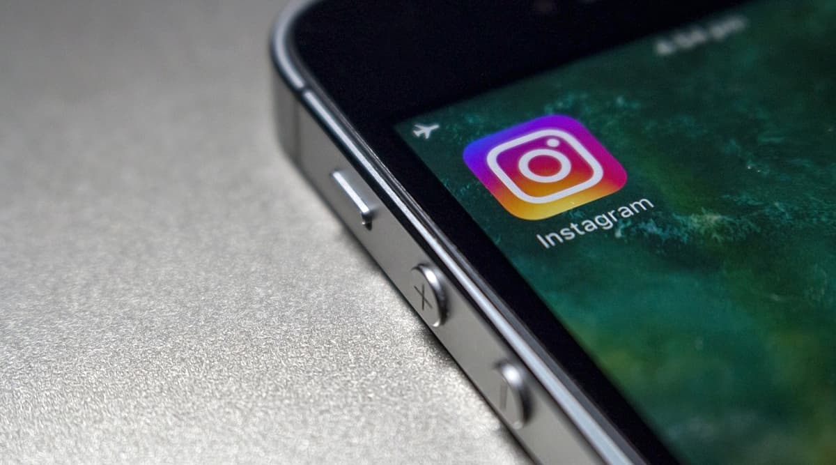 Instagram Rolls Out New 'Layout' Feature; Will Allow Users To Upload Multiple Photos In A Single Story Instagram Rolls Out New 'Layout' Feature; Will Allow Users To Upload Multiple Photos In A Single Story