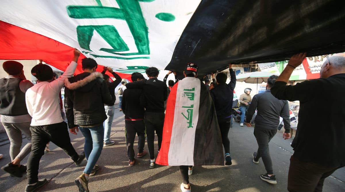 Iraq Anti-Government Protesters Lock Down Oil Field, Call Strike Iraq Anti-Government Protesters Lock Down Oil Field, Call Strike