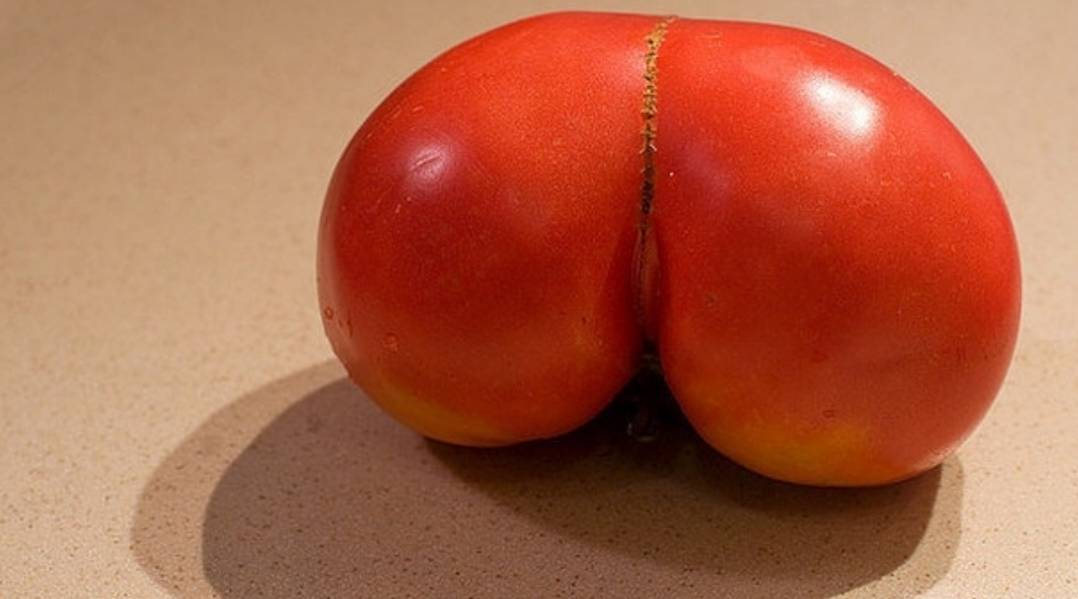 red rash on buttocks crack