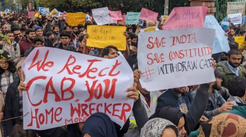 Jamia Violence: India Today Video Shows 'Students' Entering Library Before Lathicharge by Police