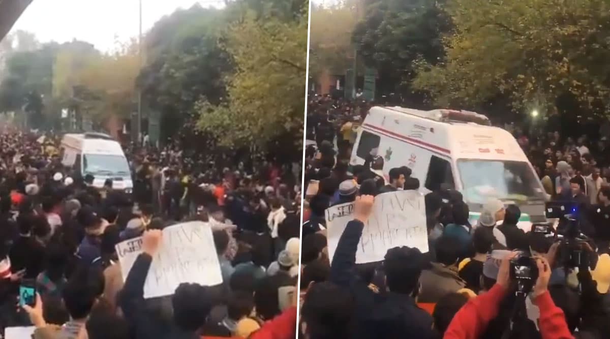 Jamia Millia Islamia Students Make Way For Ambulance During CAA Protest, Win Hearts on Social Media (Watch Video) Jamia Millia Islamia Students Make Way For Ambulance During CAA Protest, Win Hearts on Social Media (Watch Video)