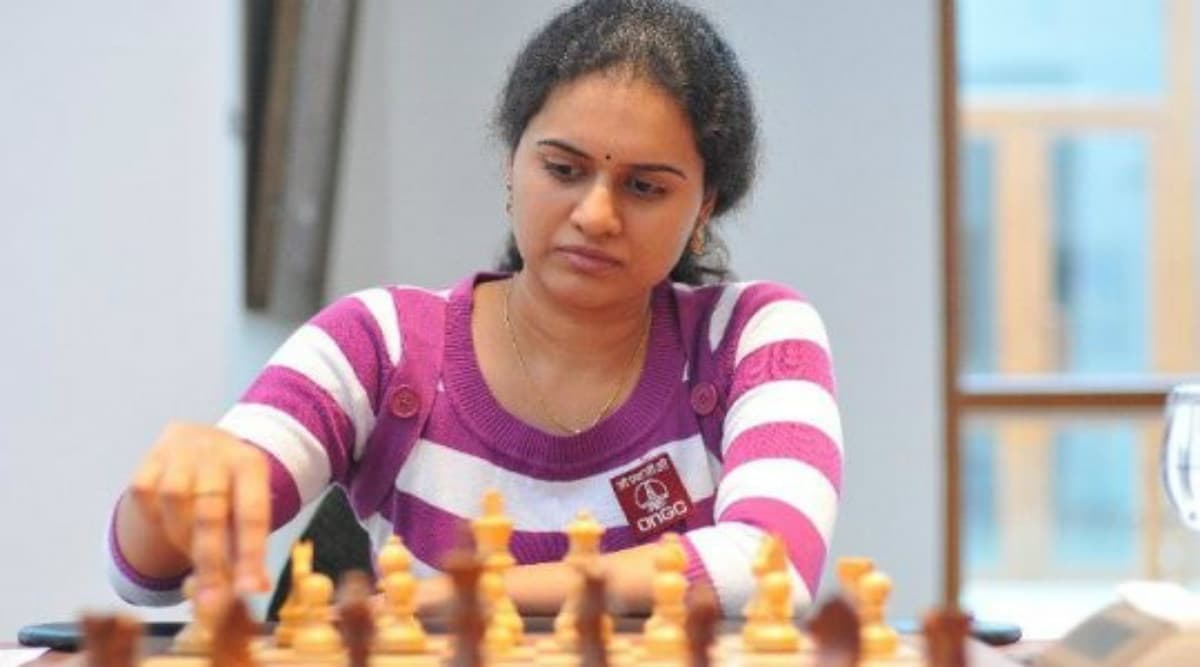 Who are some famous female chess players or women who have played