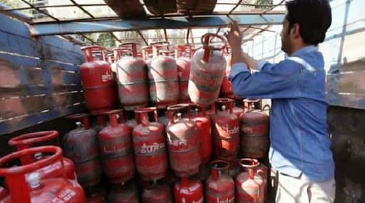 LPG Price Down: Gas Cylinder Price to Reduce by Rs 10 from April 1, Says Indian Oil Corporation Ltd