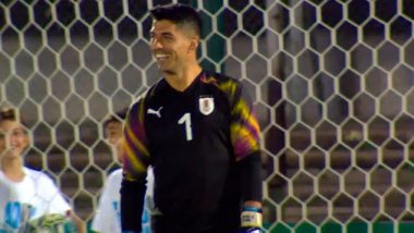 Luis Suarez Plays As Goalkeeper in Diego Forlan’s Farewell Game, Former Uruguayan Striker Bids Adieu to Football (Watch video)