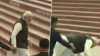 PM Narendra Modi Falls on Stairs of Ganga Ghat in Kanpur; Watch Video