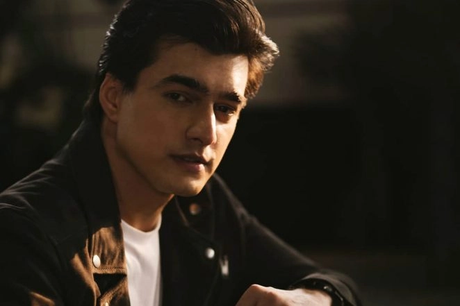 Mohsin Khan’s Local Baker Delivers His Fans Parcel Along with Their Special Message for Him