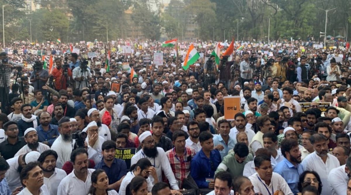 Mumbai Police Earns Praise From Farhan Akhtar, Vir Das, Priyanka Chaturvedi and Other Celebs for Maintaining Peace During Anti-CAA Protest at August Kranti Maidan; See Twitter Reactions Mumbai Police Earns Praise From Farhan Akhtar, Vir Das, Priyanka Chaturvedi and Other Celebs for Maintaining Peace During Anti-CAA Protest at August Kranti Maidan; See Twitter Reactions