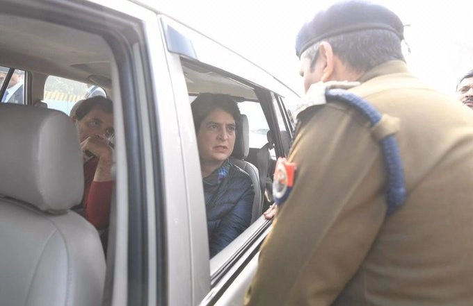 Priyanka Gandhi, Rahul Gandhi Stopped From Entering Meerut by UP Police, Watch Video