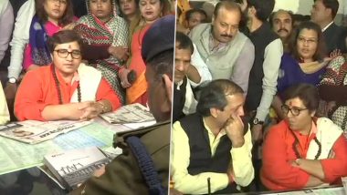 Pragya Singh Thakur Sits on Dharna Outside Police Station in Bhopal, Demands Filing of Complaint Against Congress' Govardhan Dangi