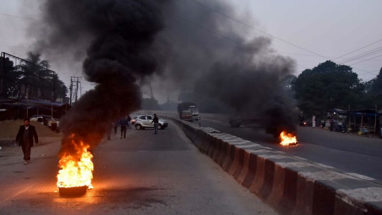 Citizenship Amendment Bill 2019: Massive Protest in Assam Against CAB, Students Take Out Candle March - Watch Video