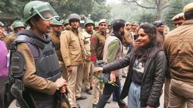 Protester Gives Red Rose to Armed Policeman As Delhi Remains Tense During CAA Protests, Pic Goes Viral