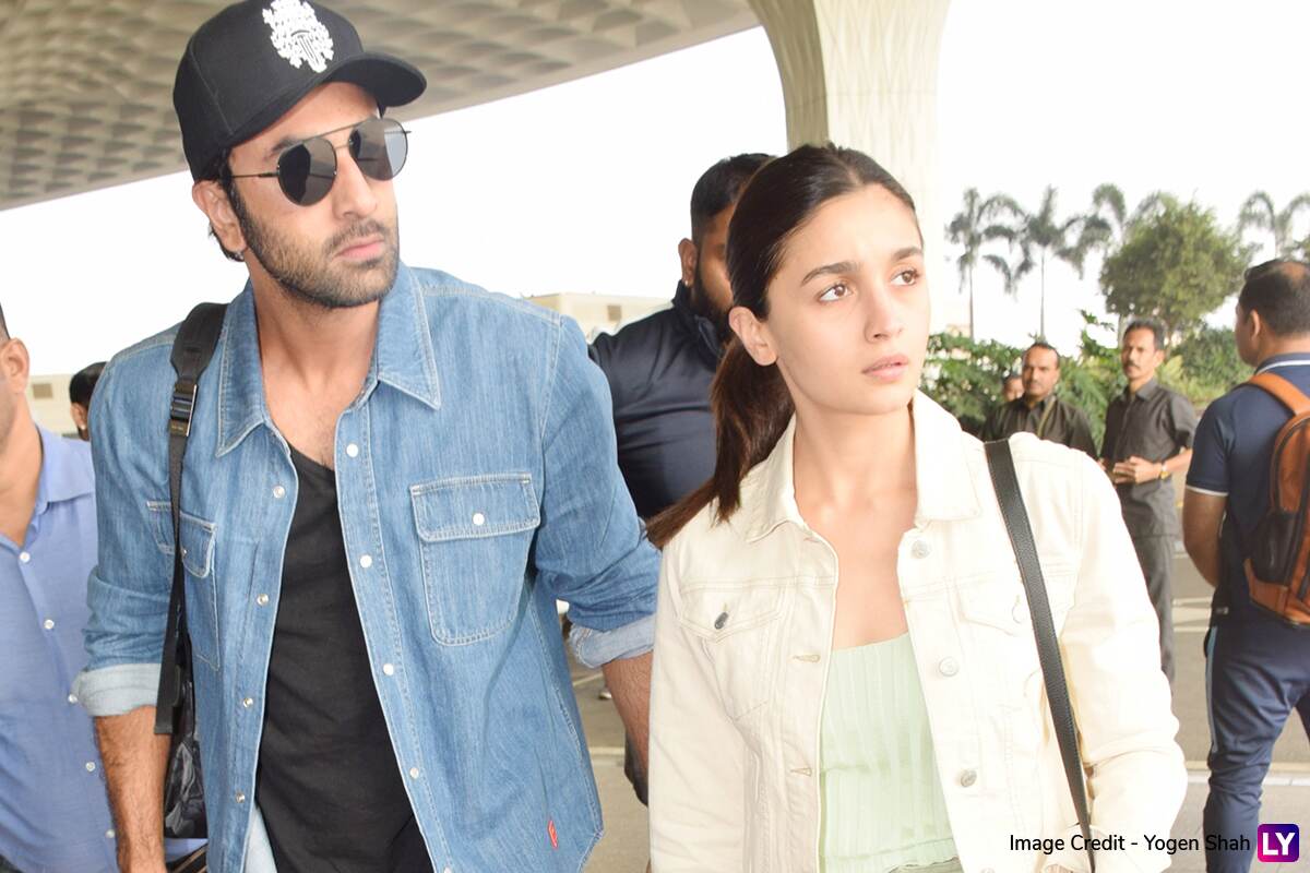 Ranbir Kapoor Spotted At Airport Departure – Gallery