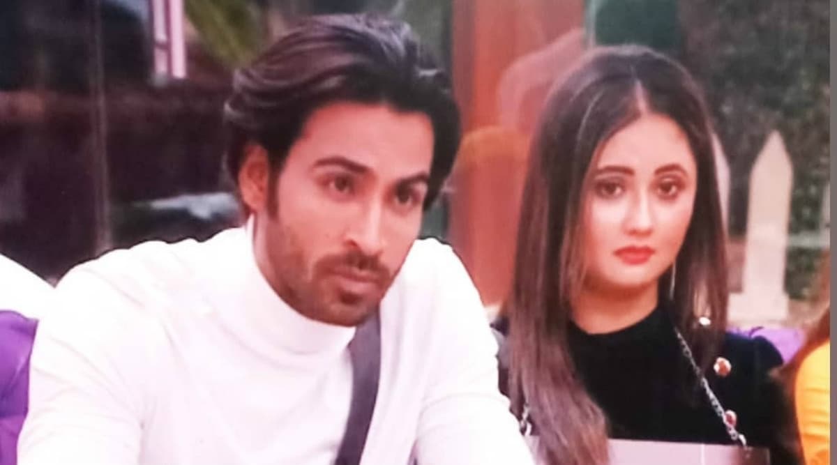 Bigg Boss 13: Salman Khan Reveals to Rashami Desai That Arhaan Khan is Married, Has Kid Bigg Boss 13: Salman Khan Reveals to Rashami Desai That Arhaan Khan is Married, Has Kid