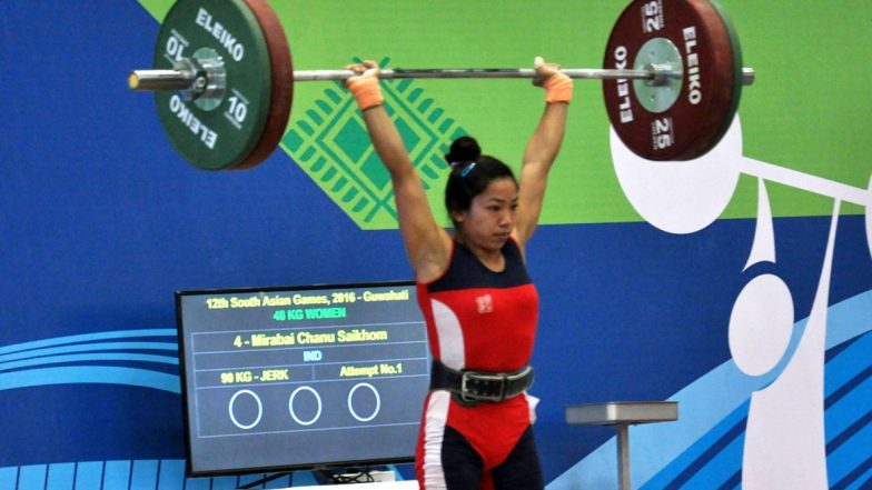 Mirabai Chanu Receives Warm Welcome at Delhi Airport After Winning Silver Medal at Tokyo Olympics 2020 (Watch Video)