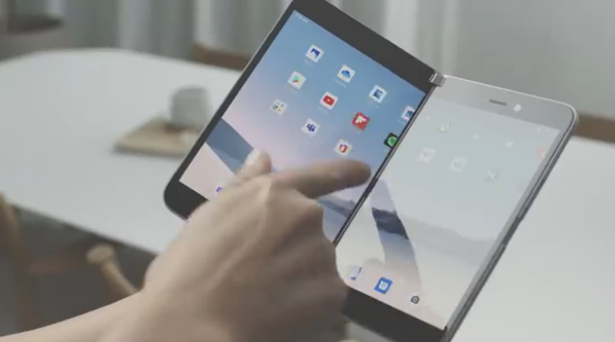Samsung's New Clamshell Foldable Smartphone Likely To Unveil in February Next Year: Report Samsung's New Clamshell Foldable Smartphone Likely To Unveil in February Next Year: Report