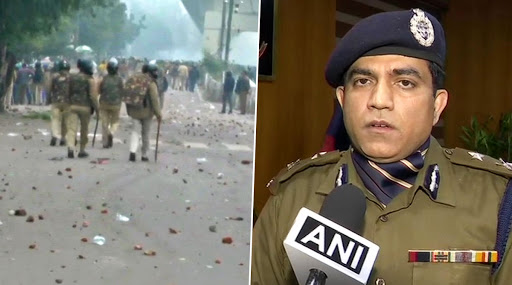 CAA Protests in Seelampur: No Lathicharge or Bullet Fired by Delhi Police, But Tear Gas Shells Used, Says JCP Alok Kumar