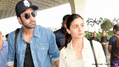 Ranbir Kapoor-Alia Bhatt Spotted at Mumbai Airport and the Couple’s Not-So-Fussy Look Leaves Us Impressed (View Pics)