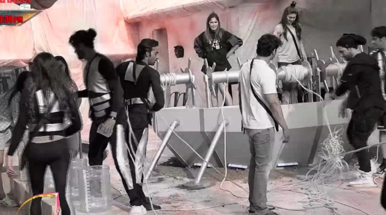 Bigg Boss 13 Day 80 LIVE Updates: Rashami Desai, Shehnaaz Gill, Vishal Aditya Singh FIGHT