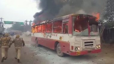 Anti-Citizenship Amendment Act Protests in UP: Internet Suspended in Sambhal After Violence Intensifies, Vehicles Torched & Police Resort To Lathicharge