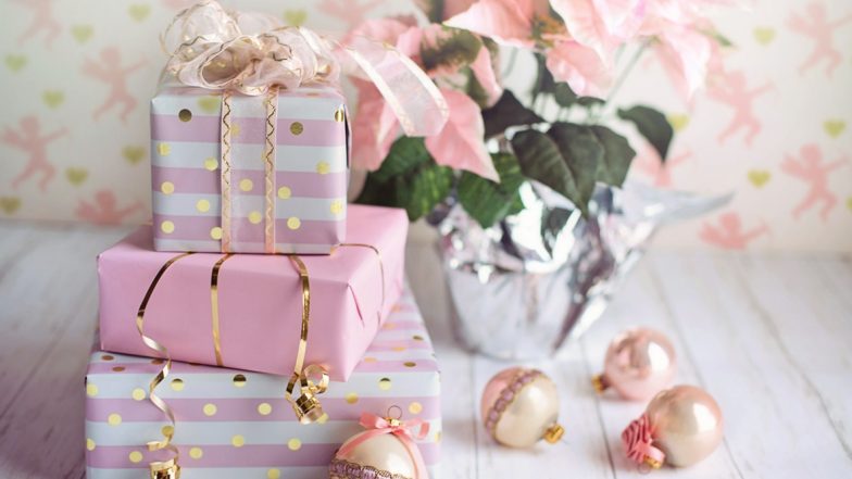 This Gift Wrapping Hack Is Life-Saving! Viral Video of Christmas Gift Wrap Technique Surprises Netizens