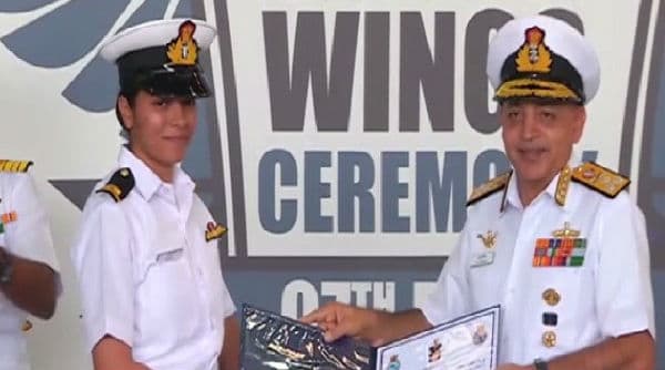 Sub Lieutenant Shivangi Becomes Indian Navy's First Woman Pilot, Watch Video As She Joins the Armed Forces Sub Lieutenant Shivangi Becomes Indian Navy's First Woman Pilot, Watch Video As She Joins the Armed Forces