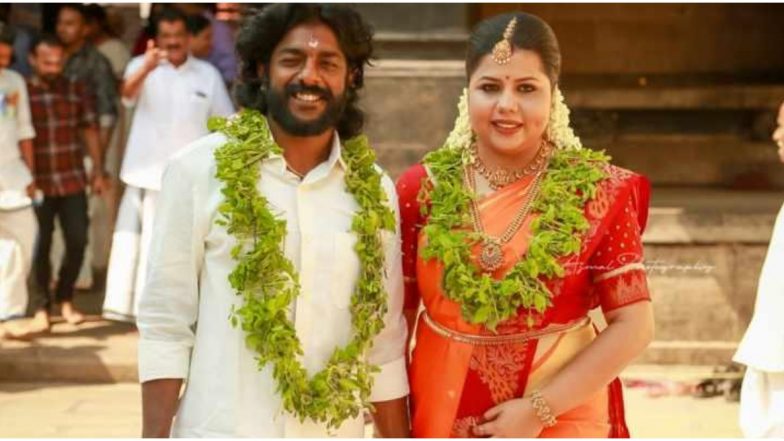 Marimayam Actors Sneha and SP Sreekumar Tie the Knot at Sree Poornathrayeesa Temple in Kochi