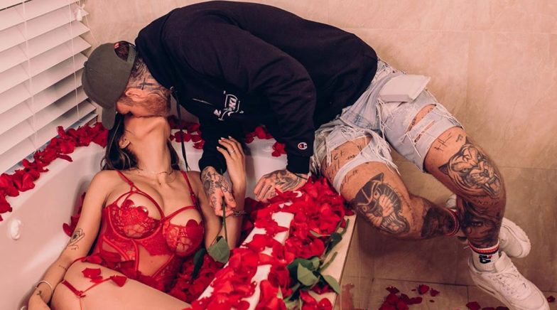 Xxx Bf Khalifa New Top Bf Sexy - Mia Khalifa in XXX-Tra Hot Red Thong, Kissing Robert Sandberg in Bathtub  Flooded With Rose Petals Is Everything You Want to See on the First Day of  New Year 2020 | ðŸ‘— LatestLY