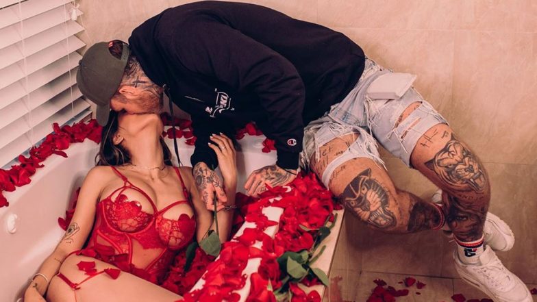 Mia Khalifa in Red Thong, Kissing Robert Sandberg in Bathtub Flooded With Rose Petals Is Everything You Want to See on the First Day of New Year 2020