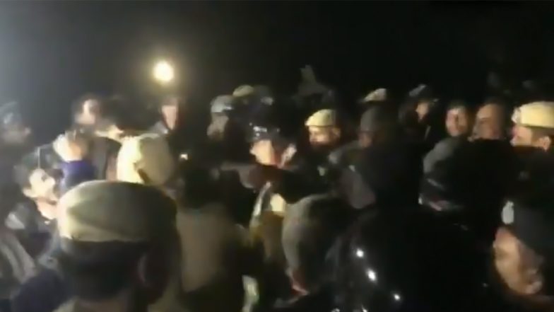 JNU Violence: Masked Men Unleash Violence on JNU Campus, Police Stage Flag March; Opposition Blames Govt