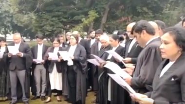 Supreme Court Lawyers Read Out the Preamble in Unison in Court Complex to Uphold Constitutional Values Amid Ongoing Nationwide Protests; Watch Video