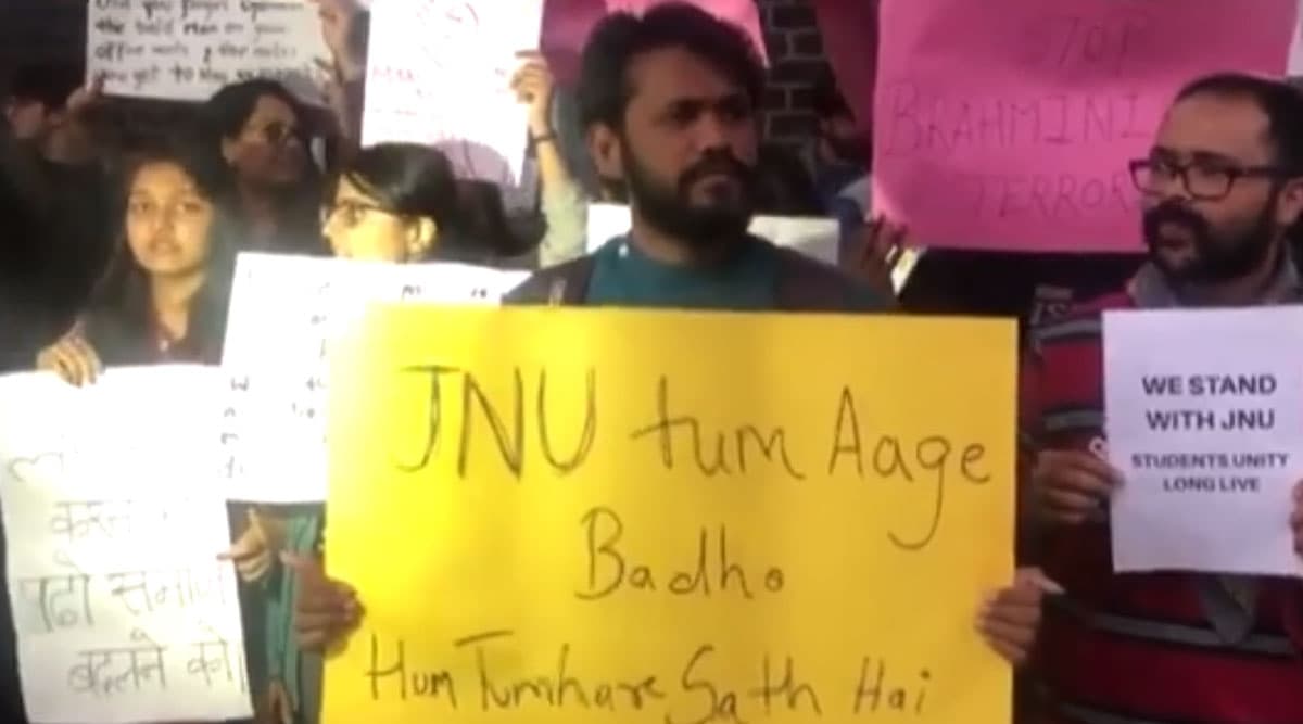 IIM Ahmedabad Students Recite Faiz Ahmed Faiz's 'Hum Dekhenge' As Mark of Protest Against JNU Violence, Days After Row Over Poetry in IIT Kanpur; Watch Video IIM Ahmedabad Students Recite Faiz Ahmed Faiz's 'Hum Dekhenge' As Mark of Protest Against JNU Violence, Days After Row Over Poetry in IIT Kanpur; Watch Video