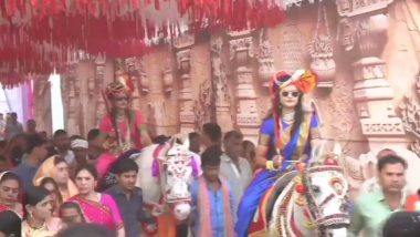 Bride Baraat in Madhya Pradesh: Two Sisters of Patidar Community Lead Their Own Wedding Procession, Ride Horses to Reach Houses of Grooms; See Pics