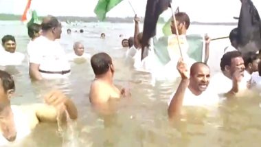 Andhra Pradesh: Protesters Enter Krishna River to Mark Their Opposition to Jagan Reddy's Tri-Capital Model; Watch Video