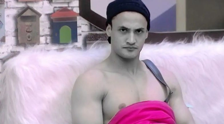 Asim Riaz Is Ehsan Faramosh, Says BB 13 Infuencer 