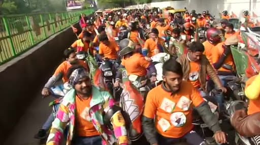 Delhi Assembly Elections 2020: BJP Takes Out Bike Rally As Part of Poll Campaign, Netizens Tag Delhi Police Complaining of No Helmets Delhi Assembly Elections 2020: BJP Takes Out Bike Rally As Part of Poll Campaign, Netizens Tag Delhi Police Complaining of No Helmets