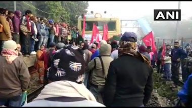 Bharat Bandh: Trade Unions, Protesters Block Railway Tracks in West Bengal's Howrah and Kanchrapara, Bus Services Affected in Odisha