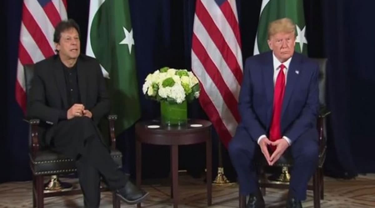 US President Donald Trump Meets Pakistan Prime Minister Imran Khan at Davos After Offering to 'Help' on Kashmir Issue US President Donald Trump Meets Pakistan Prime Minister Imran Khan at Davos After Offering to 'Help' on Kashmir Issue