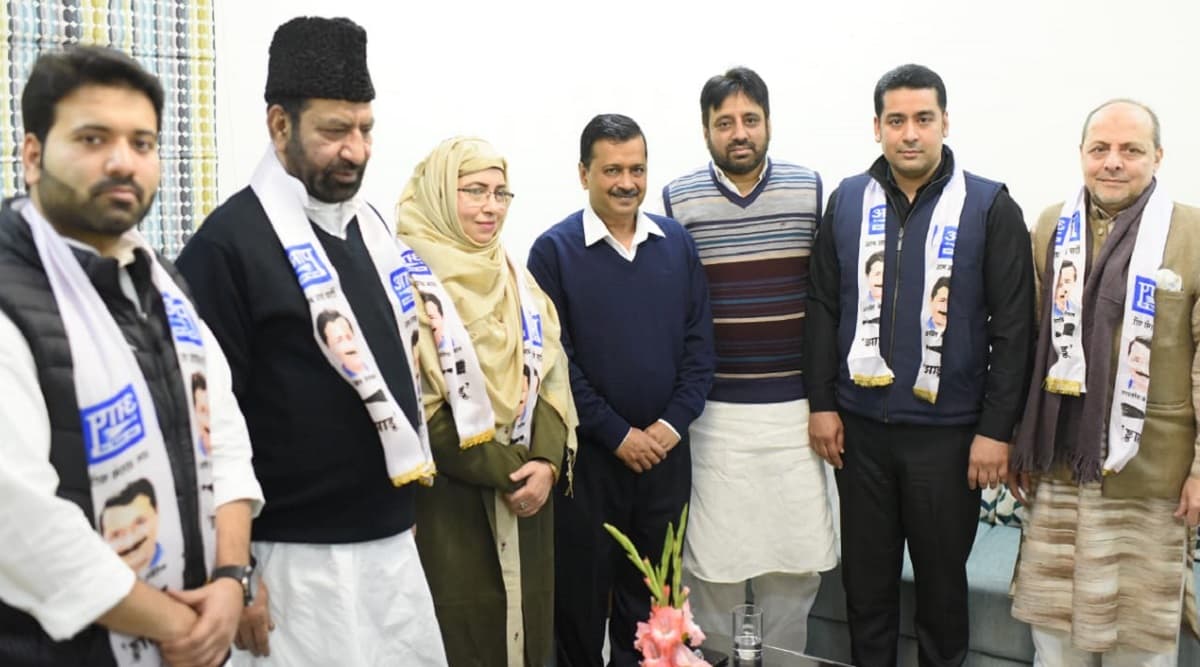 Former Congress MLA Shoaib Iqbal Joins AAP in Presence of Delhi CM Arvind Kejriwal Former Congress MLA Shoaib Iqbal Joins AAP in Presence of Delhi CM Arvind Kejriwal