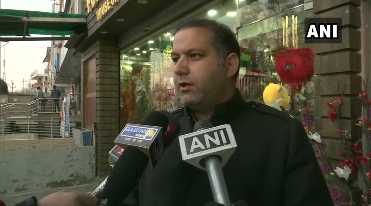 Jammu and Kashmir: PDP Expels 8 Party Leaders for Going ‘Against Will of People’ by Engaging in Parleys With Govt Jammu and Kashmir: PDP Expels 8 Party Leaders for Going ‘Against Will of People’ by Engaging in Parleys With Govt
