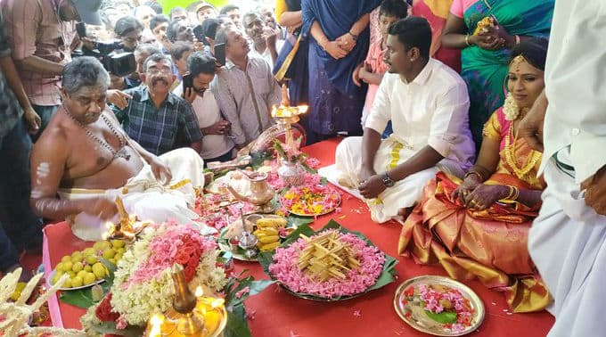 Mosque in Kerala Turns Venue for Hindu Wedding, Netizens Shower Praise Mosque in Kerala Turns Venue for Hindu Wedding, Netizens Shower Praise