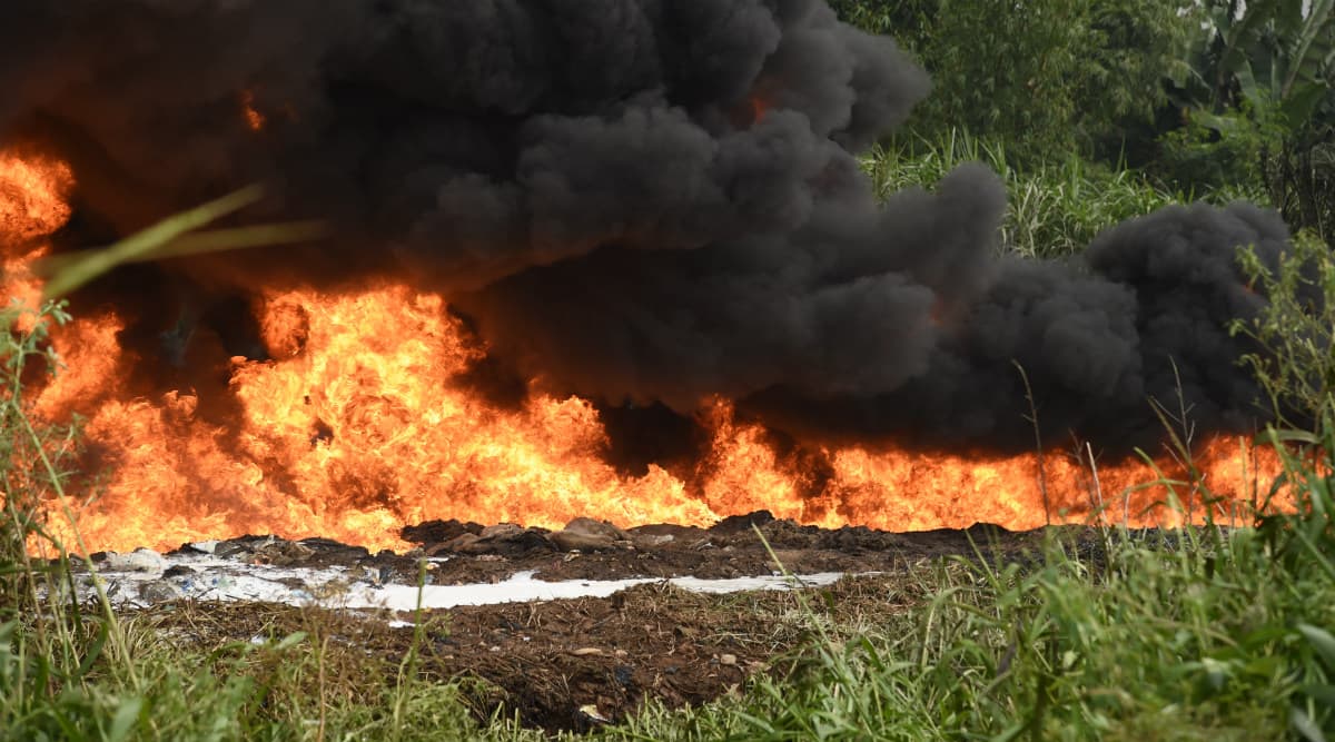 Nigeria: Fire on Oil Pipeline in Lagos, Four People Dead, Several Shops and Vehicles Burnt Nigeria: Fire on Oil Pipeline in Lagos, Four People Dead, Several Shops and Vehicles Burnt