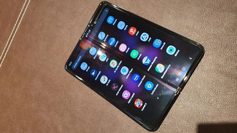 Samsung Sold Four Lakh Galaxy Fold Smartphones Last Year
