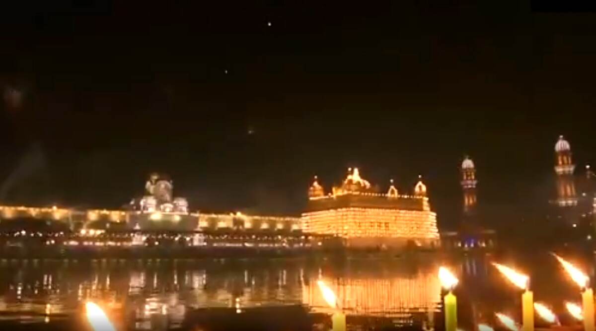 Guru Gobind Singh Ji 353rd Parkash Purab: Fireworks Take Place at Golden Temple in Amritsar (Watch Video) Guru Gobind Singh Ji 353rd Parkash Purab: Fireworks Take Place at Golden Temple in Amritsar (Watch Video)