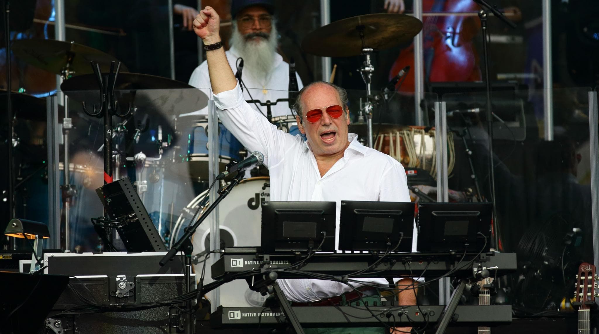 Hans Zimmer Composes for New James Bond Film 'No Time To Die' Hans Zimmer Composes for New James Bond Film 'No Time To Die'
