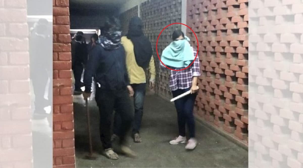 JNU Violence: SIT Team Identifies Masked Woman Seen in Videos as DU Student, Will Be Served Notice Soon to Join Probe JNU Violence: SIT Team Identifies Masked Woman Seen in Videos as DU Student, Will Be Served Notice Soon to Join Probe