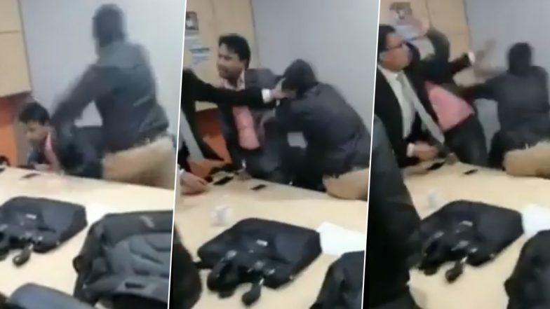 'Justification Chahiye' is Internet's New Fav After Video of Employee Beating Boss Goes Viral, Twitterati Relate to Incident by Posting Funny Memes and Jokes