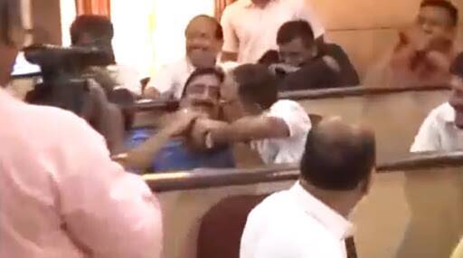 Maharashtra: Kolhapur BJP Corporator Kisses Congress Leader in Packed Assembly, Video Goes Viral