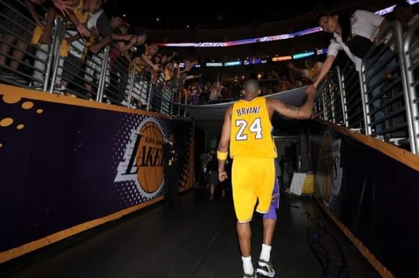 NBA on TNT on X: The Lakers will wear a KB patch in honor of Kobe Bryant  tonight.  / X