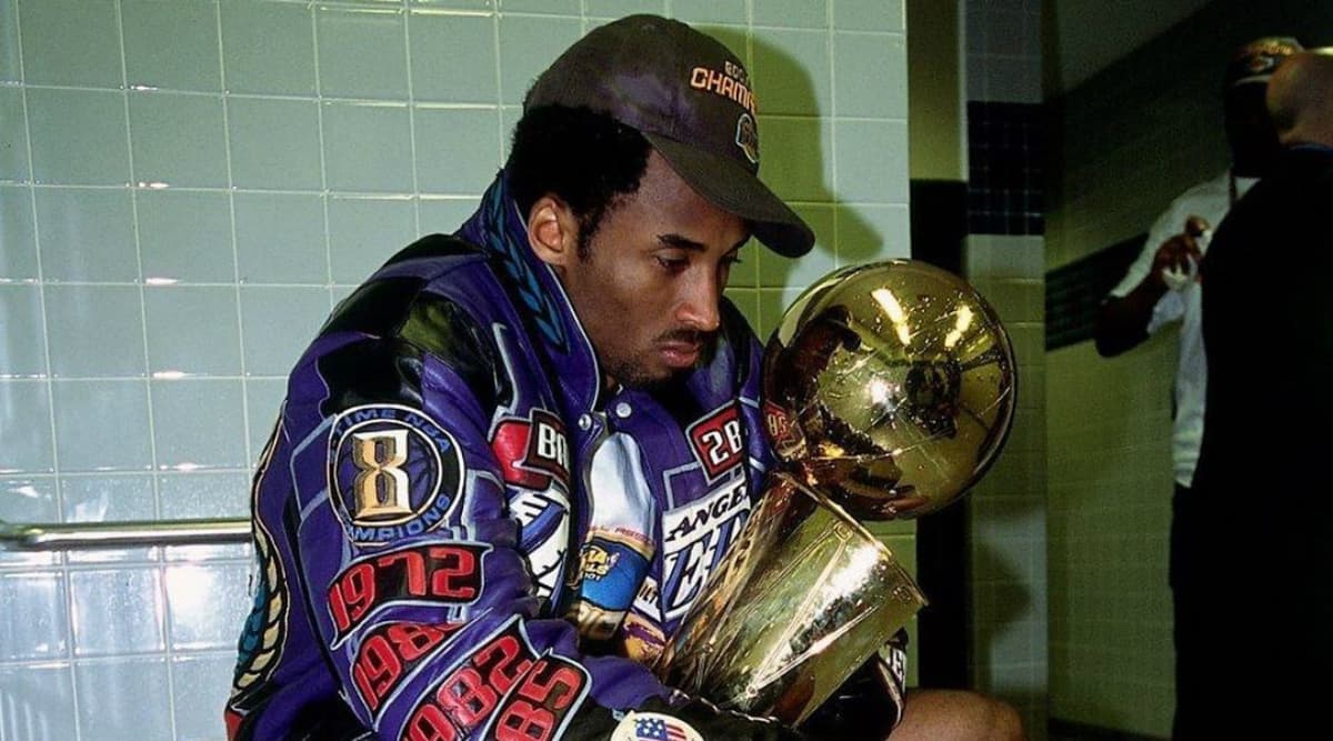 Holding the trophy  Kobe bryant, Kobe bryant black mamba, Kobe