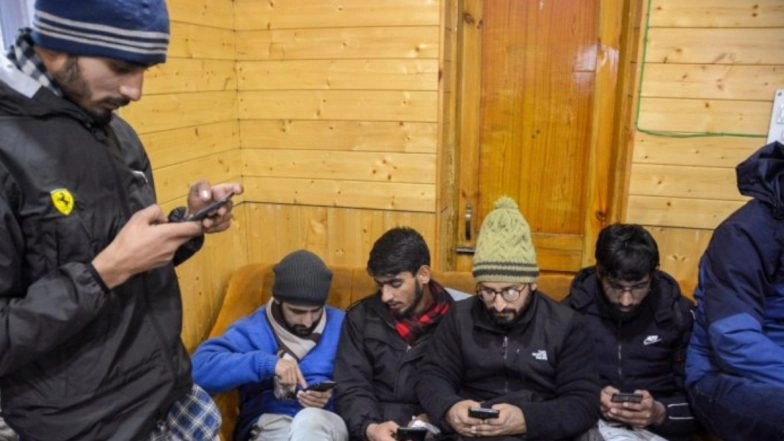 Jammu and Kashmir: 2G Internet Services Snapped in Kashmir in View of JKLF Founder Maqbool Bhat's Death Anniversary